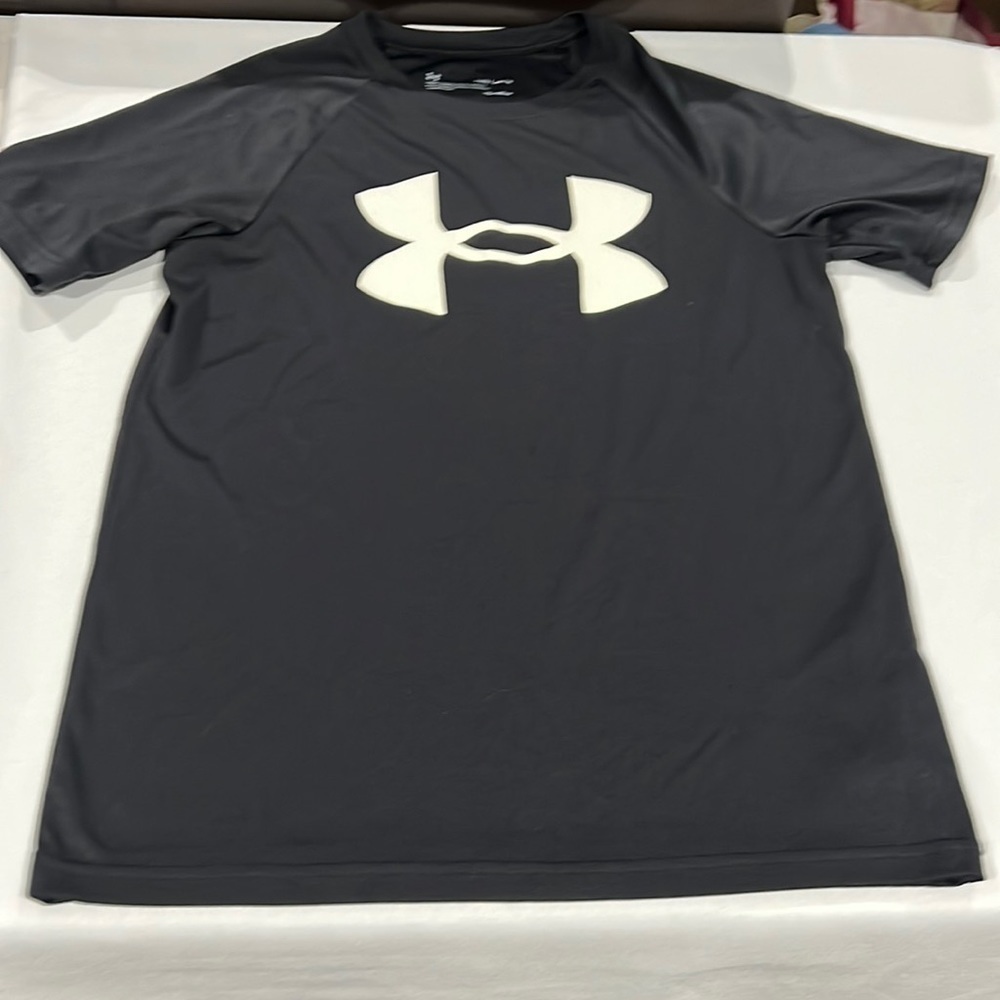 Under Armour. Shirt. Youth medium. NWOT.